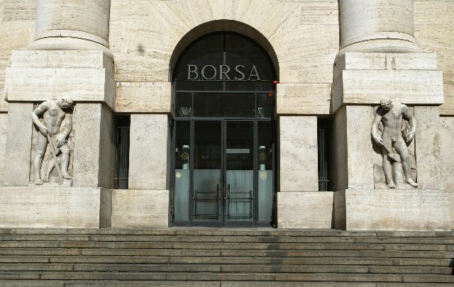 Borsa: Milano chiude in rialzo