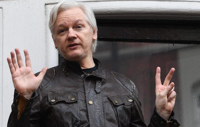 Wikileaks, mistero sull'espulsione di Julian Assange dall'ambasciata dell'Ecuador