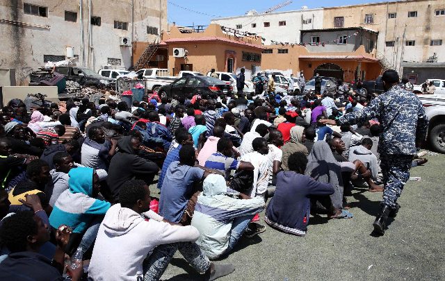 Libia, attacco a centro di detenzione