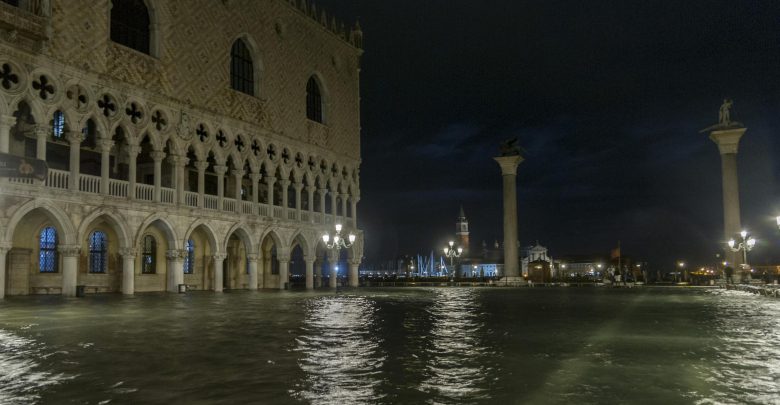 Venezia marea molto sostenuta
